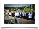 Pogrzeb .p. ks. praata Jana Szpunara. Przemarsz konduktu na cmentarz parafialny